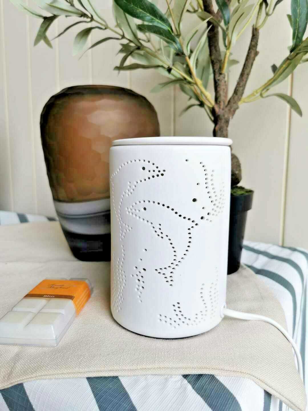 White Dolphins Oil Burner b02691