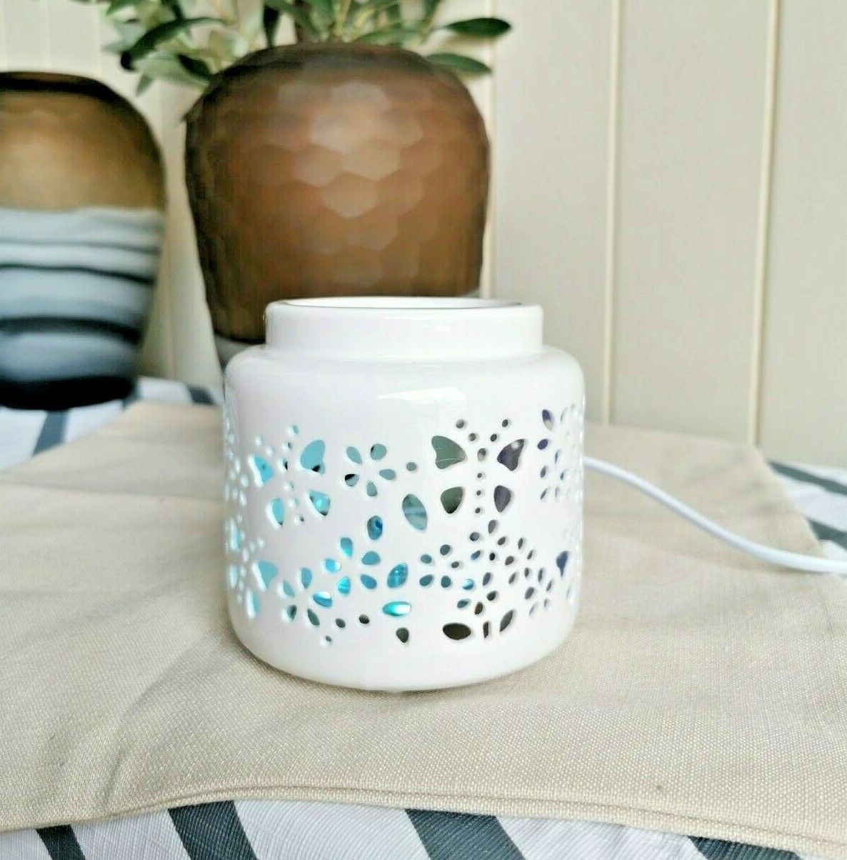 11.5 x 11 cm LED Oil Burner Wax Burner - Butterfly B02714