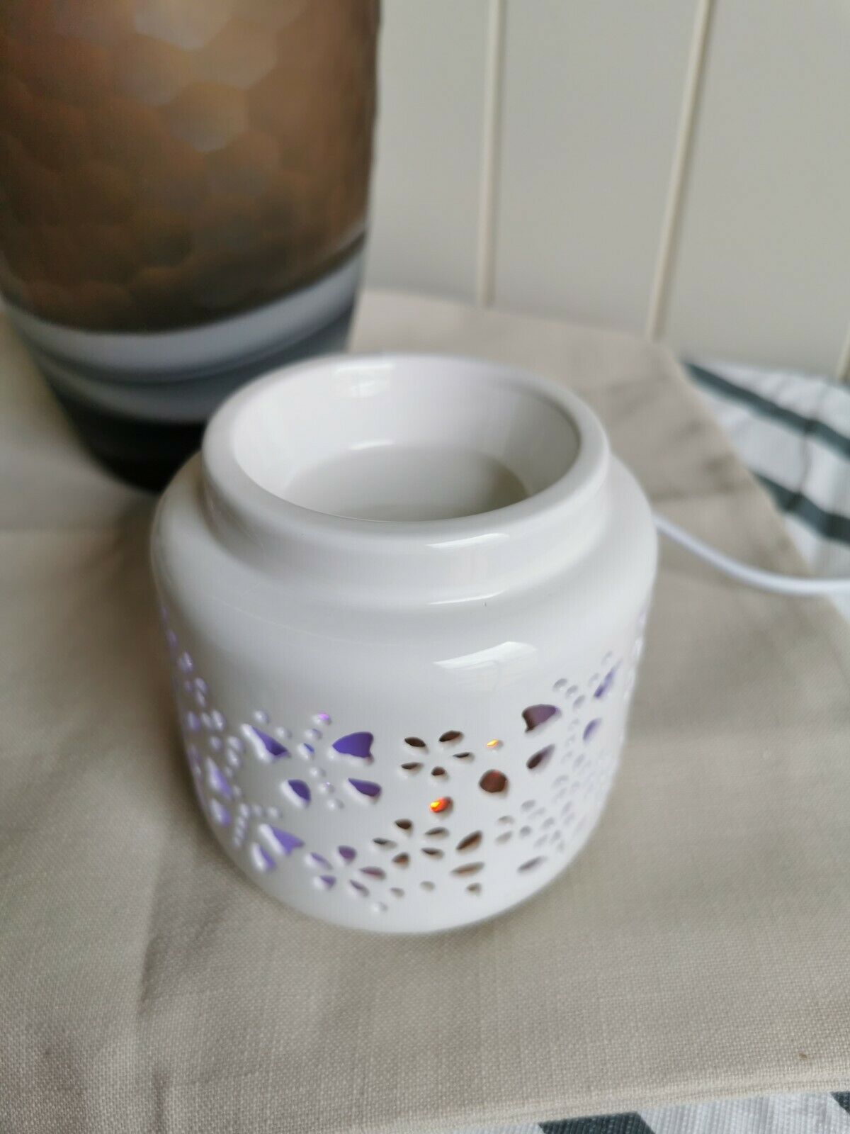 11.5 x 11 cm LED Oil Burner Wax Burner - Butterfly B02714