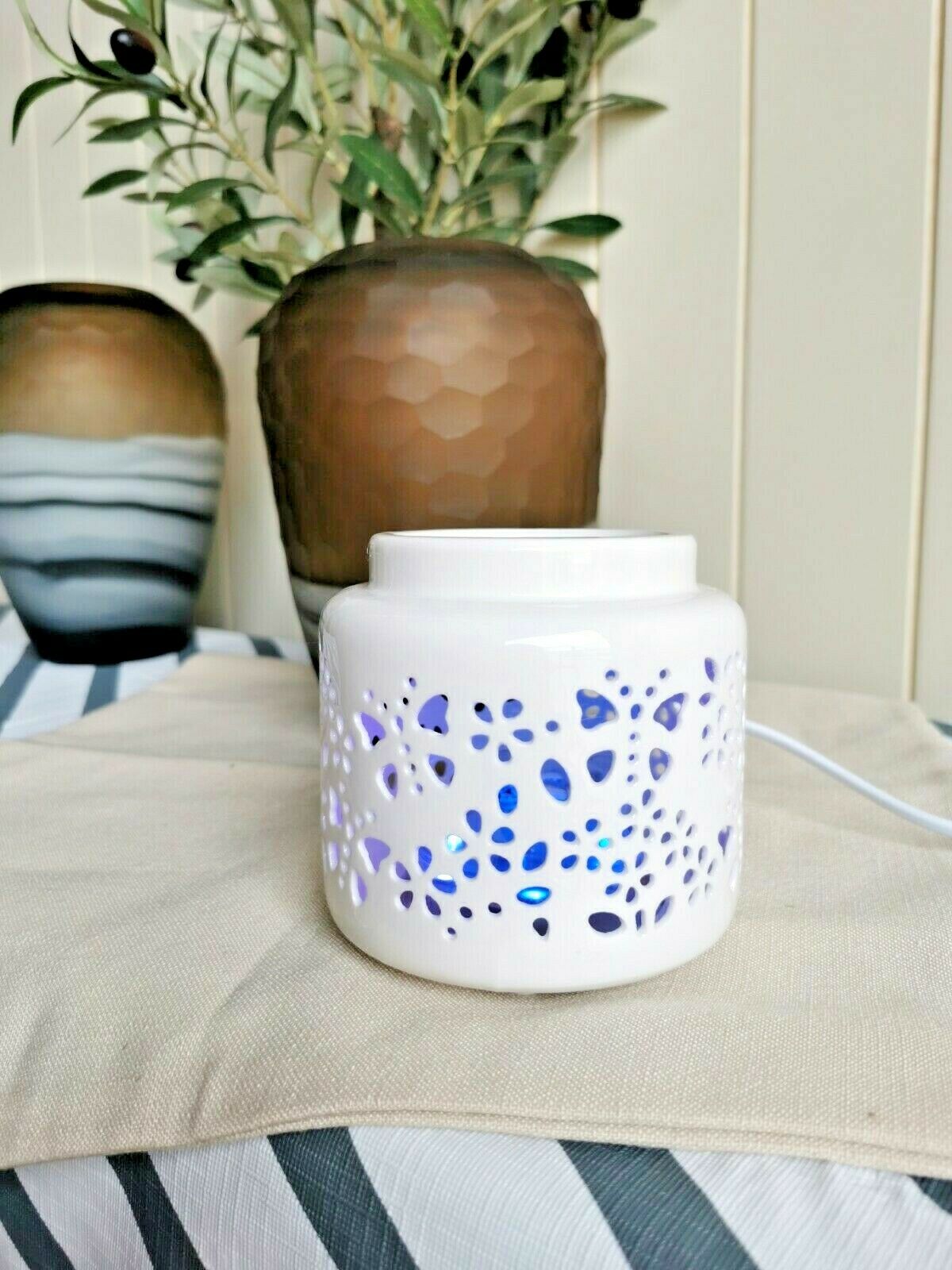 11.5 x 11 cm LED Oil Burner Wax Burner - Butterfly B02714