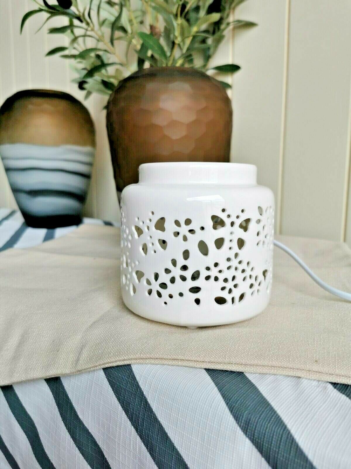 11.5 x 11 cm LED Oil Burner Wax Burner - Butterfly B02714