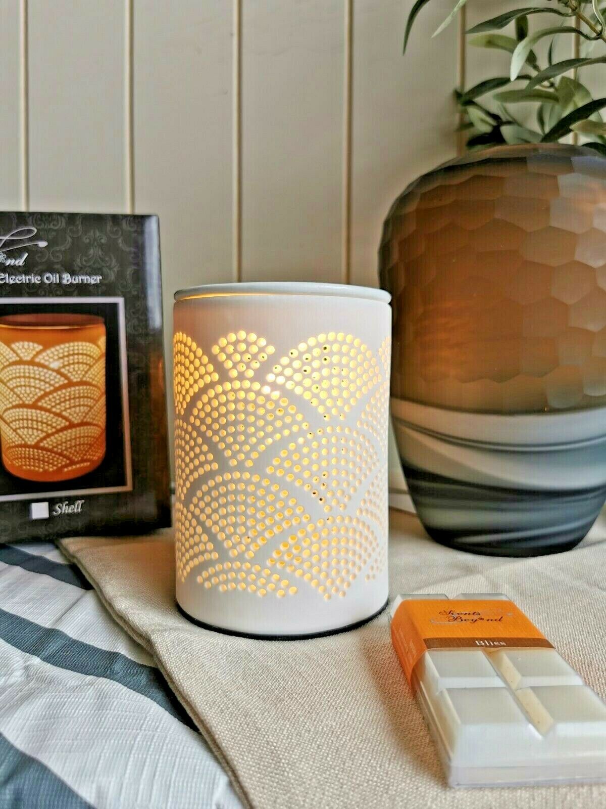 15cm Ceramic Electric Oil Burner - White Shell Pattern b02640