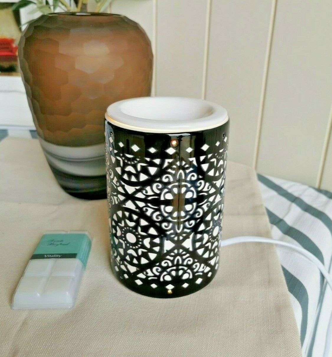 Electric Oil Burner Lasercut - Black b02463